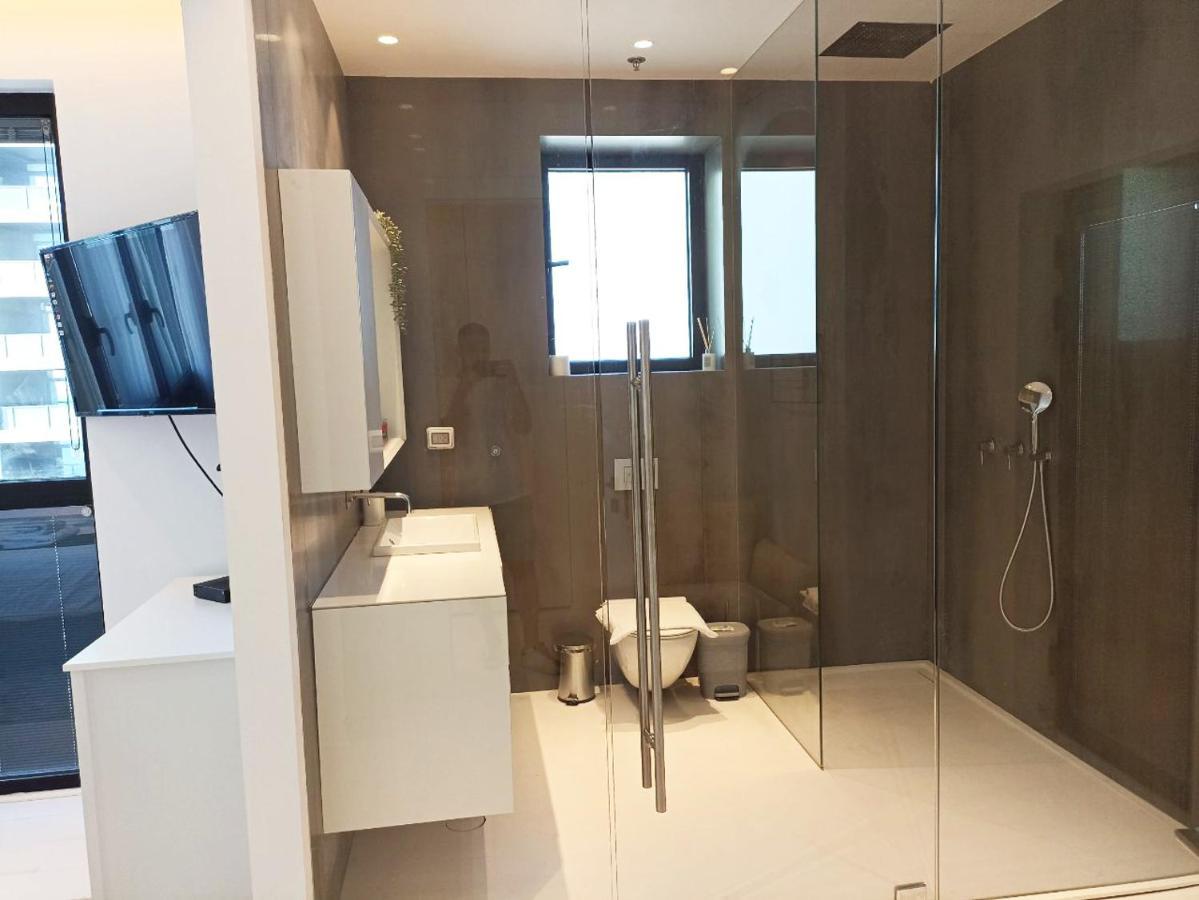 바트얌 Yalarent Sea-Breeze Penthouse With Jacuzzi 아파트 외부 사진