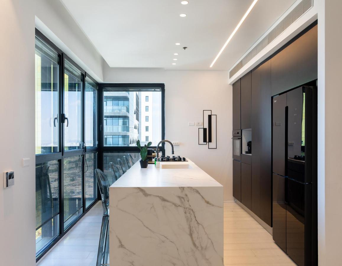 바트얌 Yalarent Sea-Breeze Penthouse With Jacuzzi 아파트 외부 사진