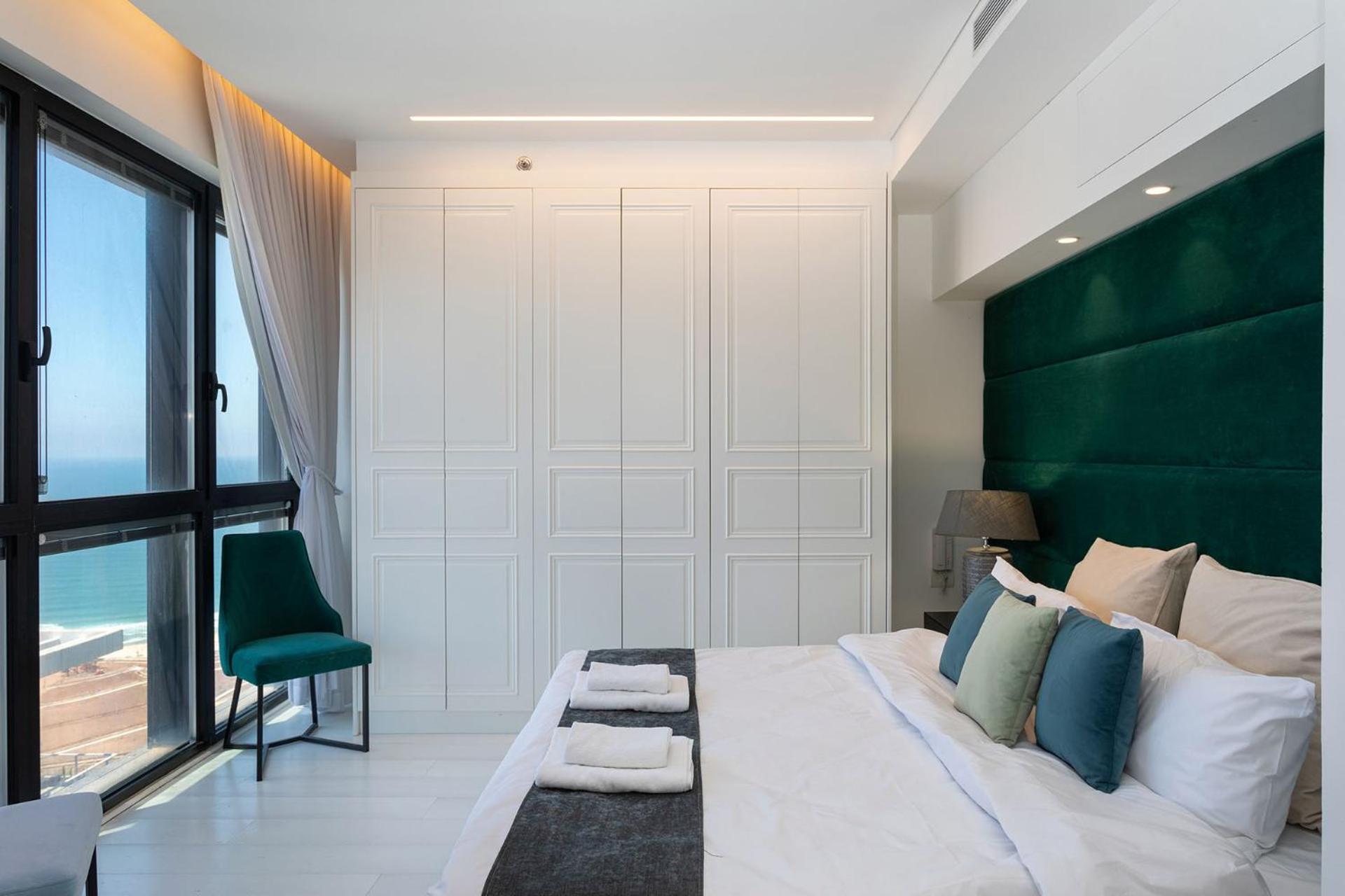 바트얌 Yalarent Sea-Breeze Penthouse With Jacuzzi 아파트 외부 사진