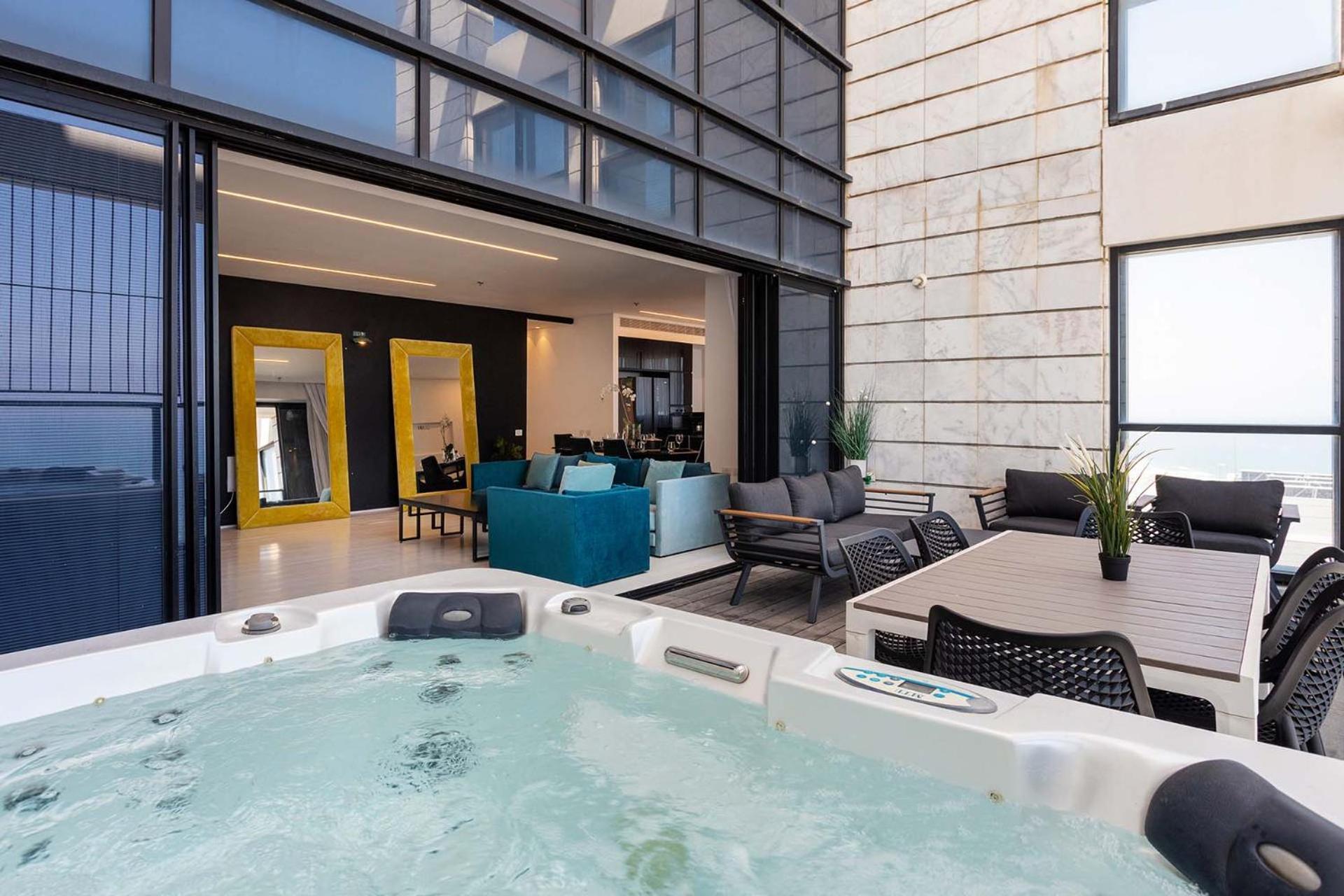 바트얌 Yalarent Sea-Breeze Penthouse With Jacuzzi 아파트 외부 사진